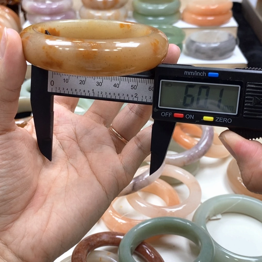 石英岩玉手镯未镶嵌