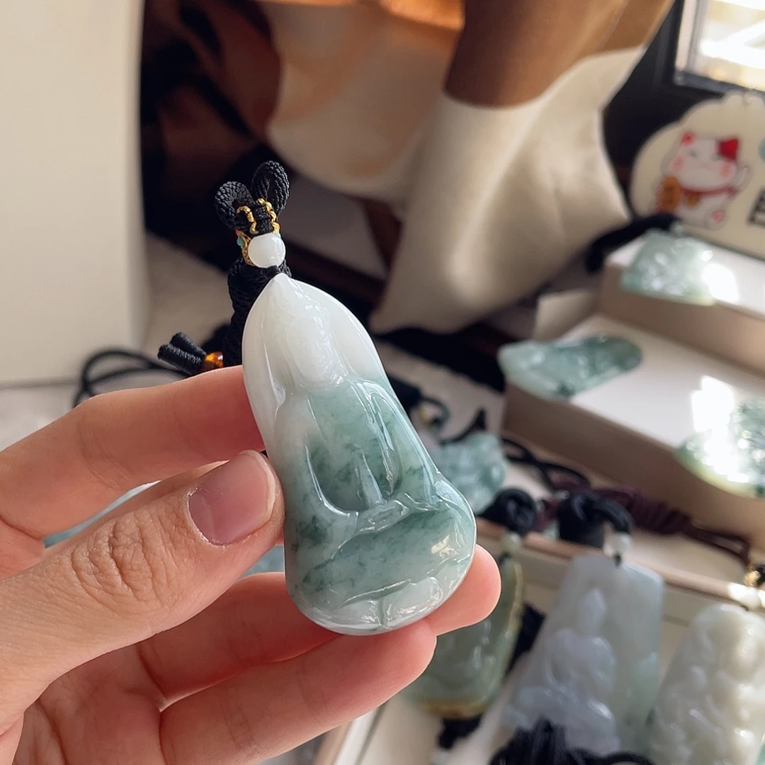 翡翠未镶嵌颈饰素衣