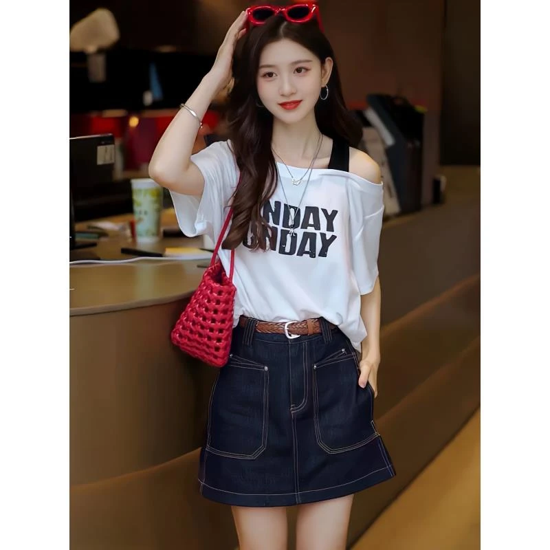 巨好看的夏天套装女2025新款时尚字母露肩t恤牛仔裙休闲两件套