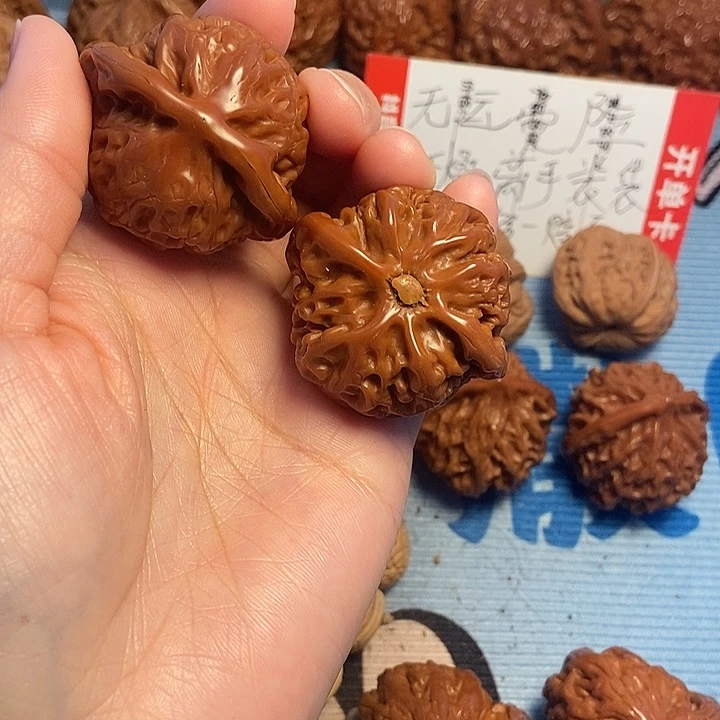 文玩核桃吊坠41宫灯