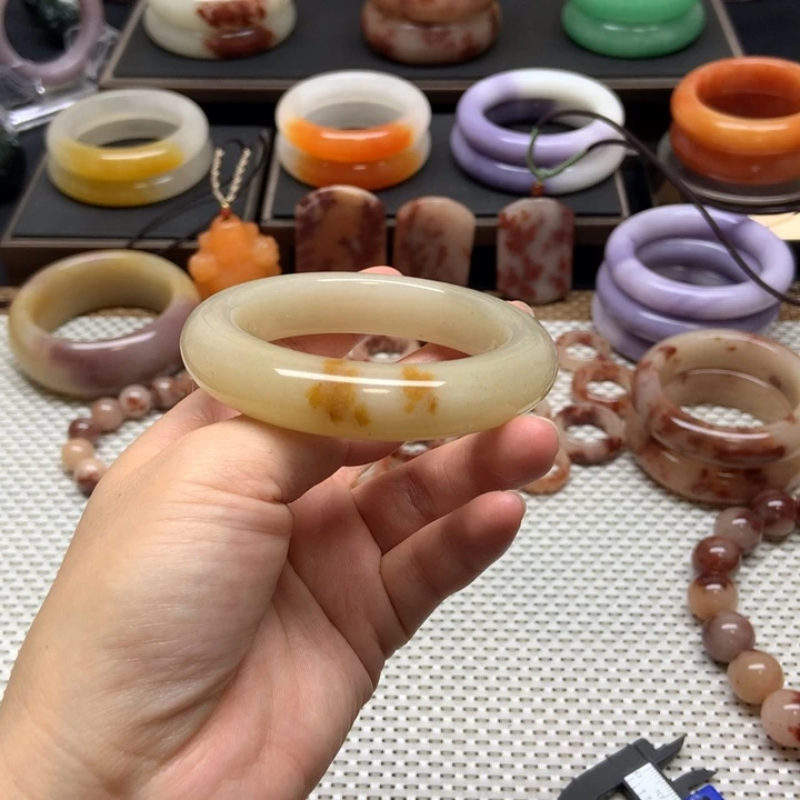 石英质玉未镶嵌手镯