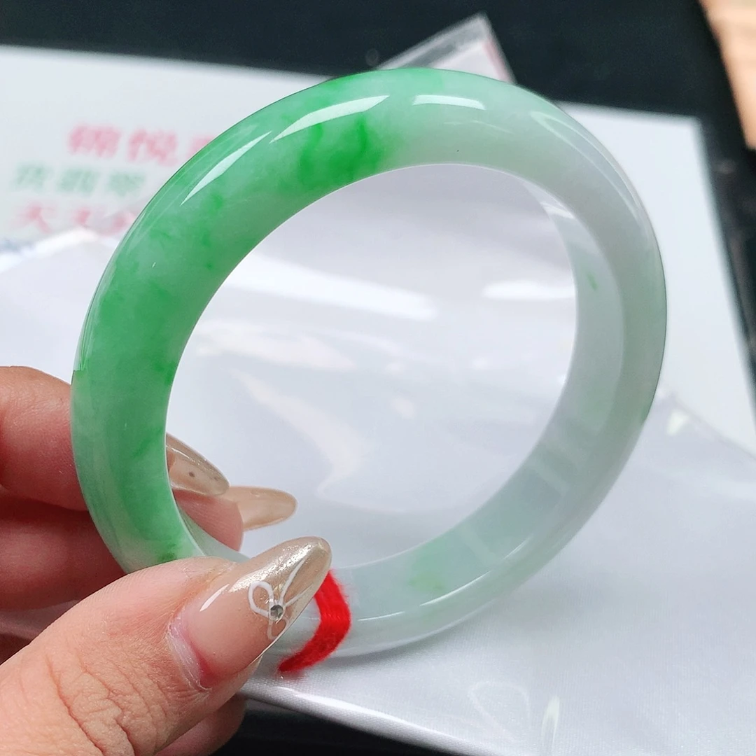 用***9翡翠未镶嵌手镯1575