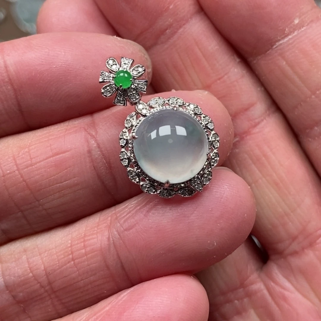 翡翠颈饰18K金镶嵌蛋面