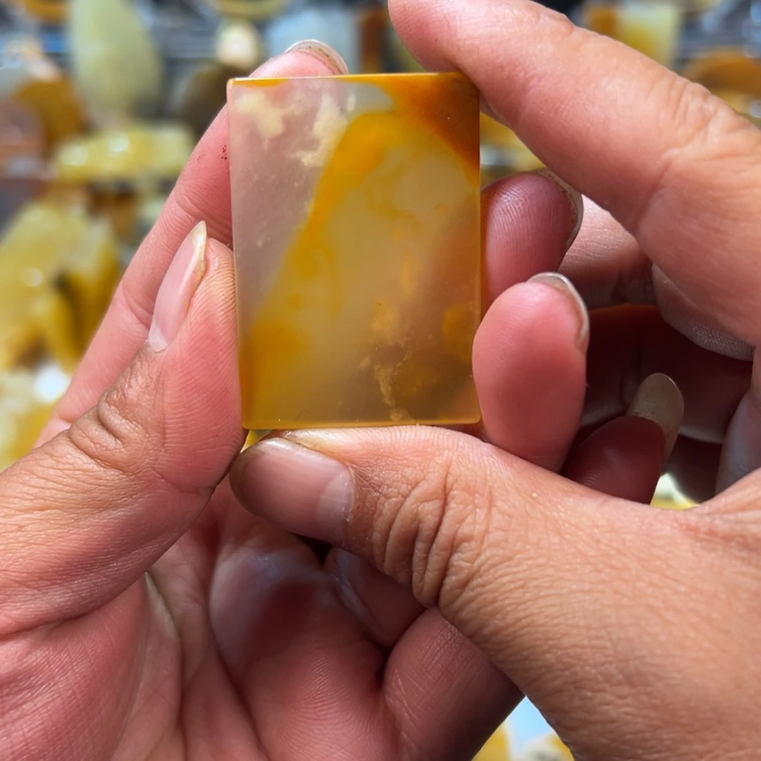 石英质玉（黄龙玉）合金颈饰