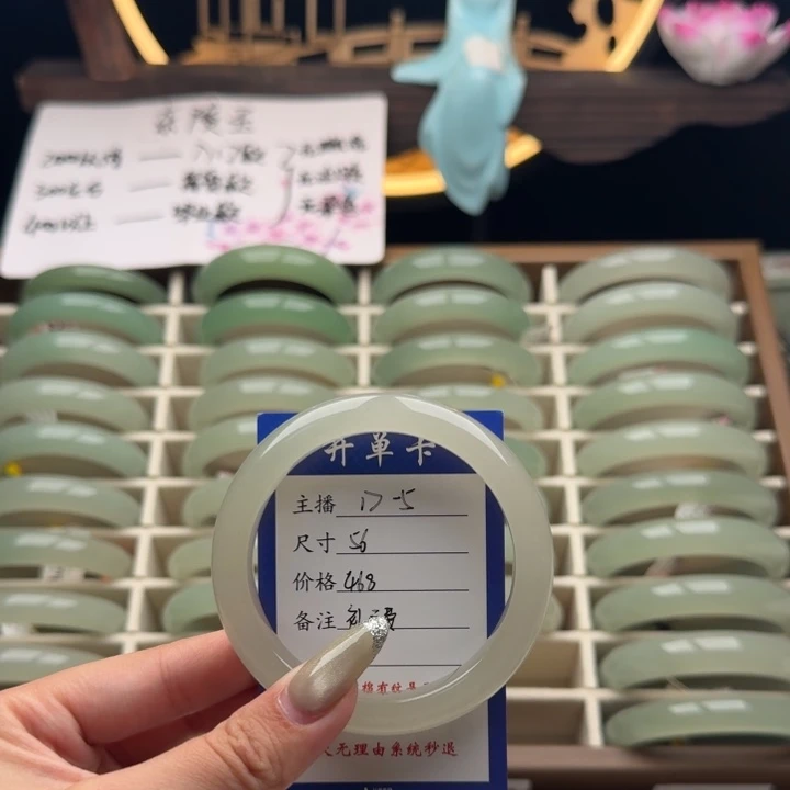 k***o东陵石未镶嵌手镯