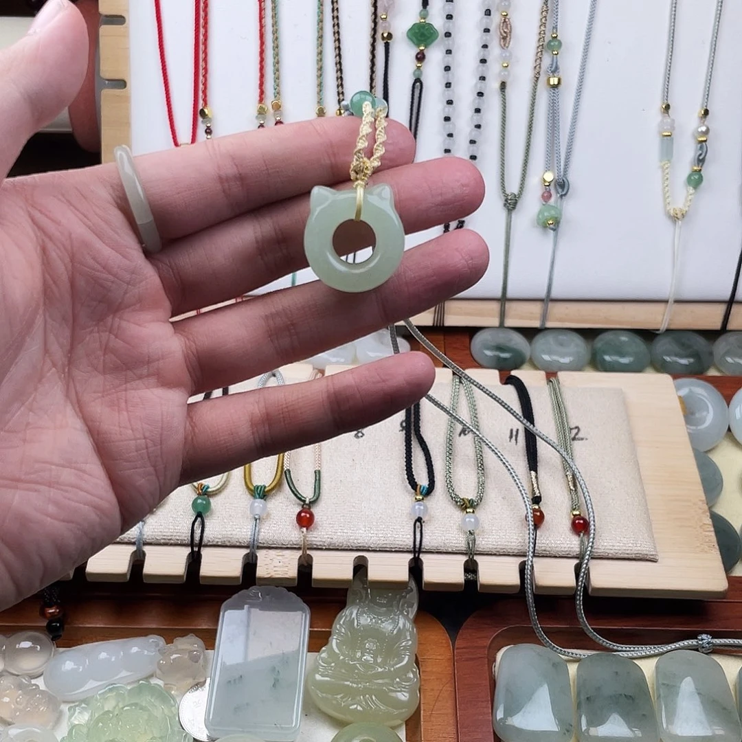 东陵石未镶嵌颈饰