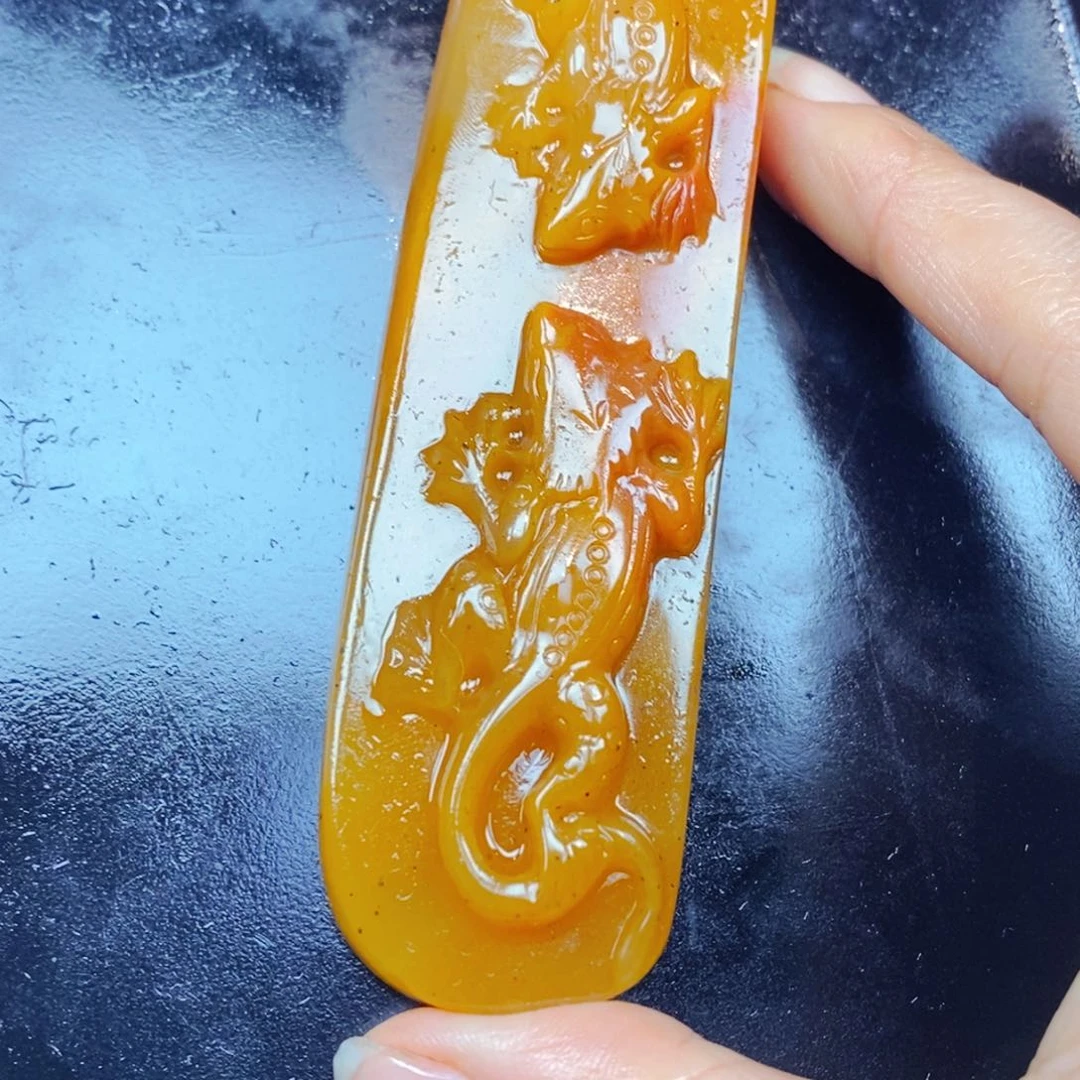 未镶嵌石英质玉（黄龙玉）颈饰