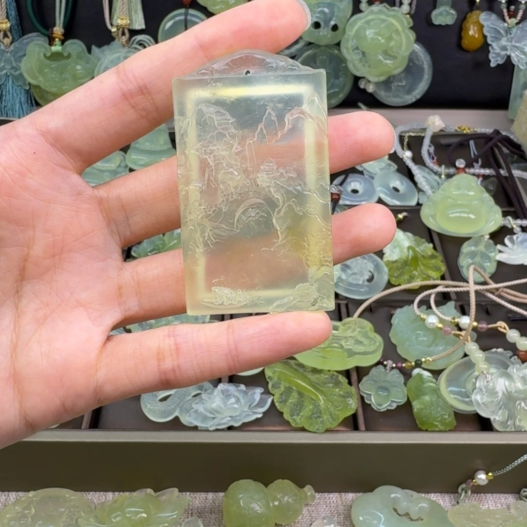 岫玉未镶嵌吊坠(赠链)