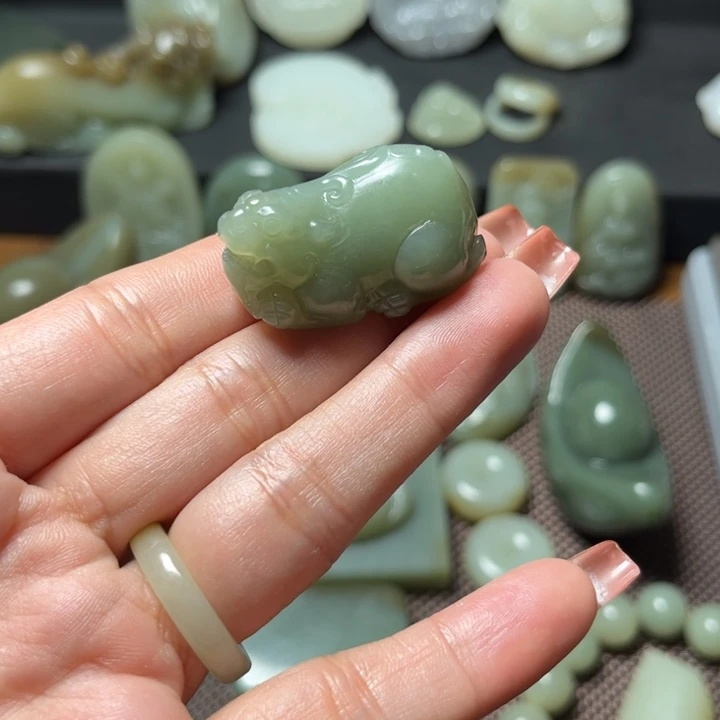 未镶嵌和田玉（糖玉）挂件乡**哥