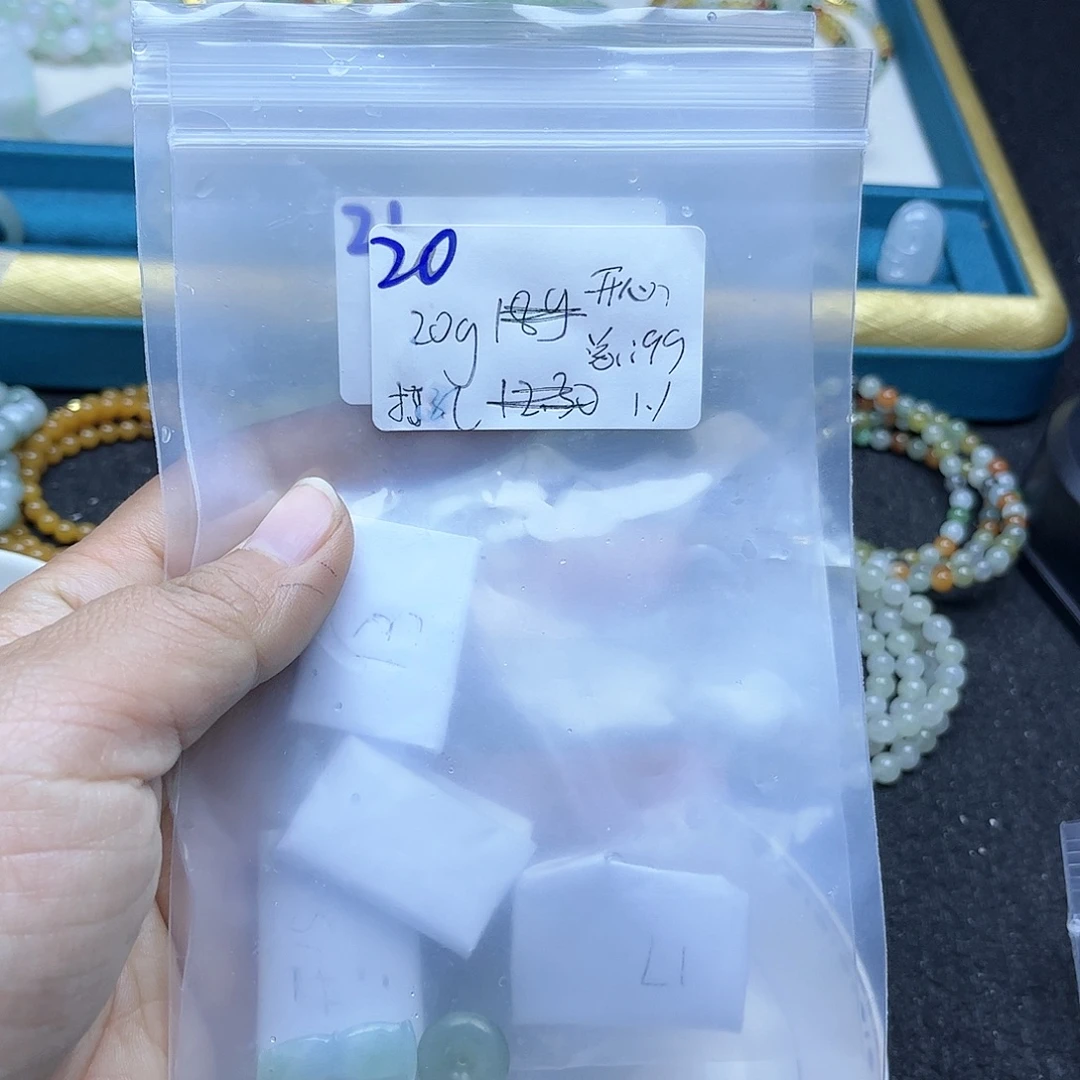 开***面翡翠未镶嵌颈饰不退