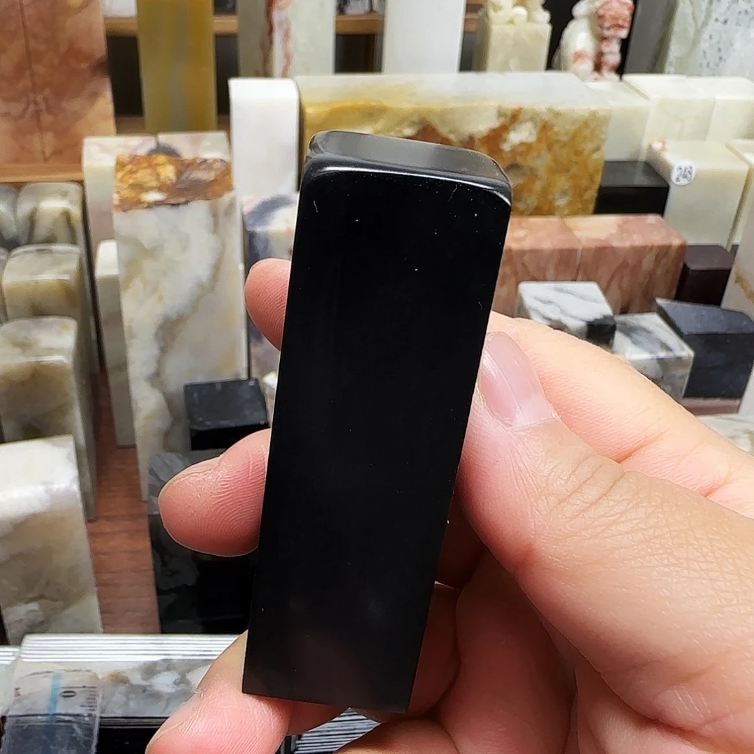 昌化石印石长白石精品墨宝，2.2*2.3*7.0的