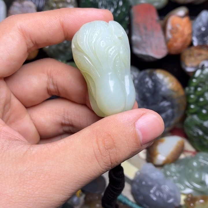 武***啟和田玉未镶嵌颈饰