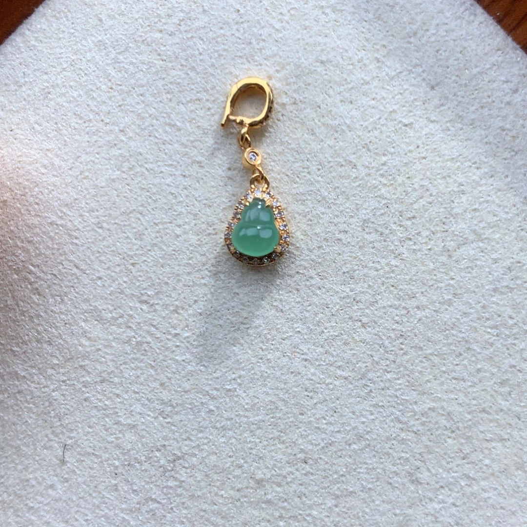 翡翠18K金镶嵌项链葫芦滴溜