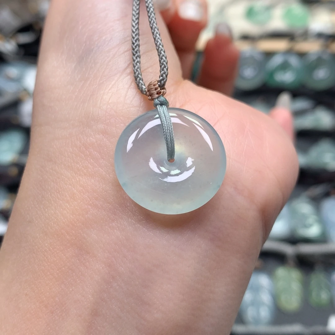 翡翠颈饰未镶嵌扣子