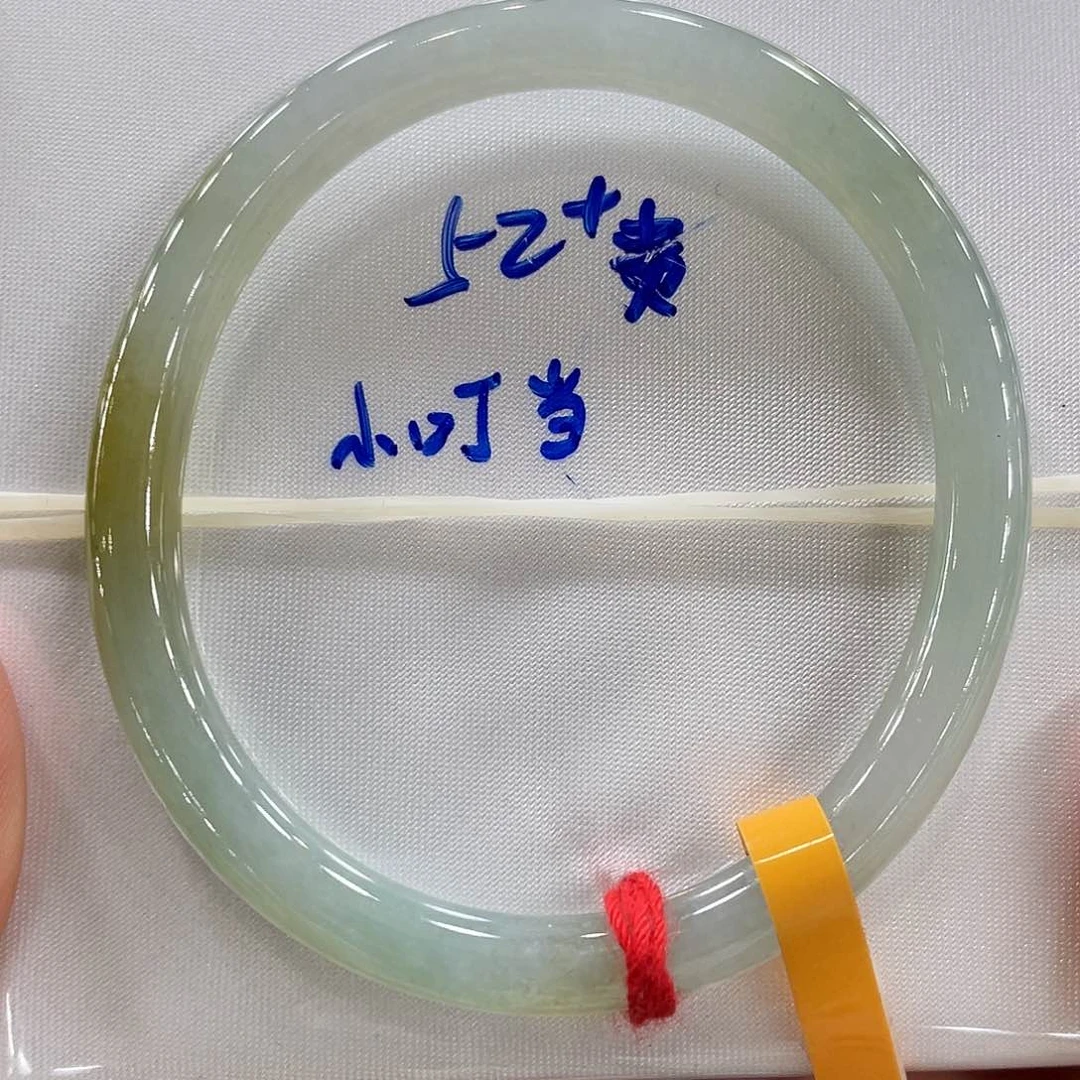 翡翠手镯未镶嵌翡翠手镯