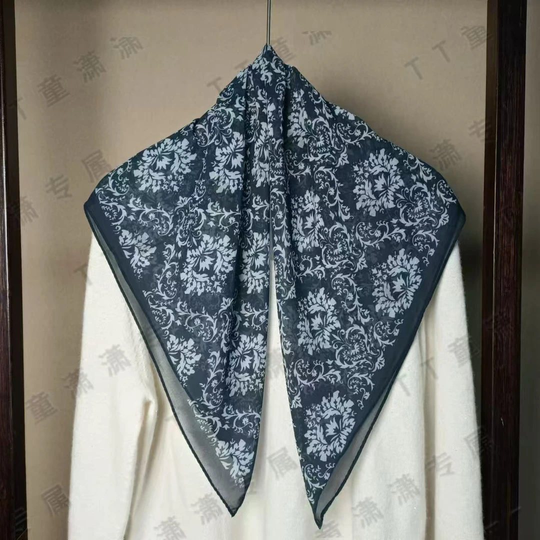 （墨蓝图腾花）乔其65*65左右方巾