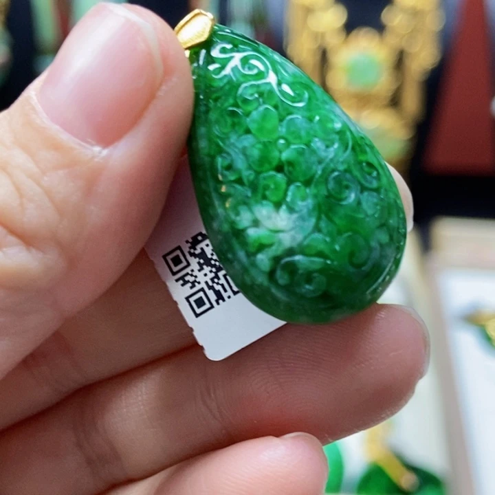 翡翠未镶嵌颈饰吊坠