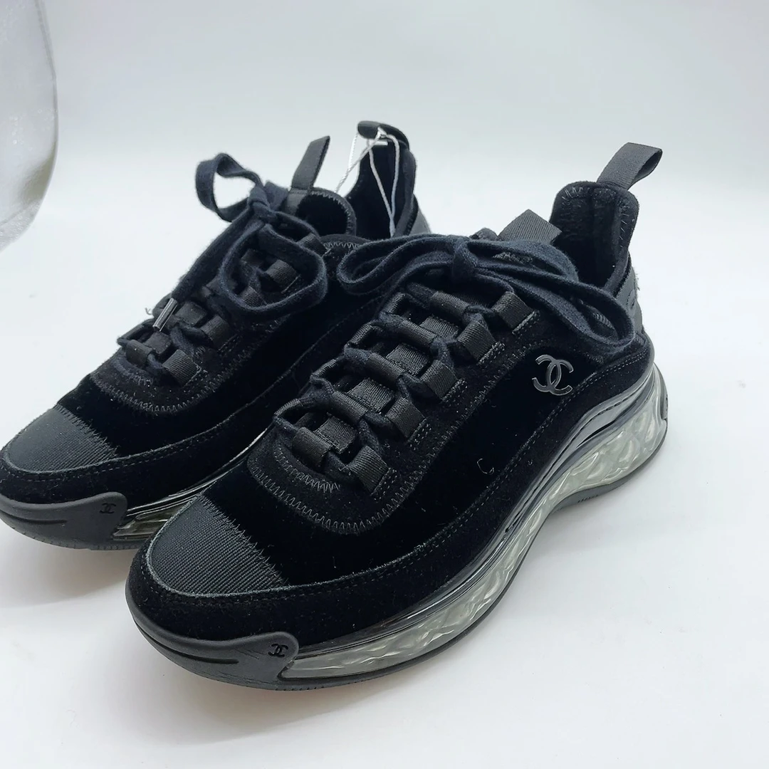 95新 Chanel/香奈儿 35.5码 女士黑色绒面气垫鞋运动鞋