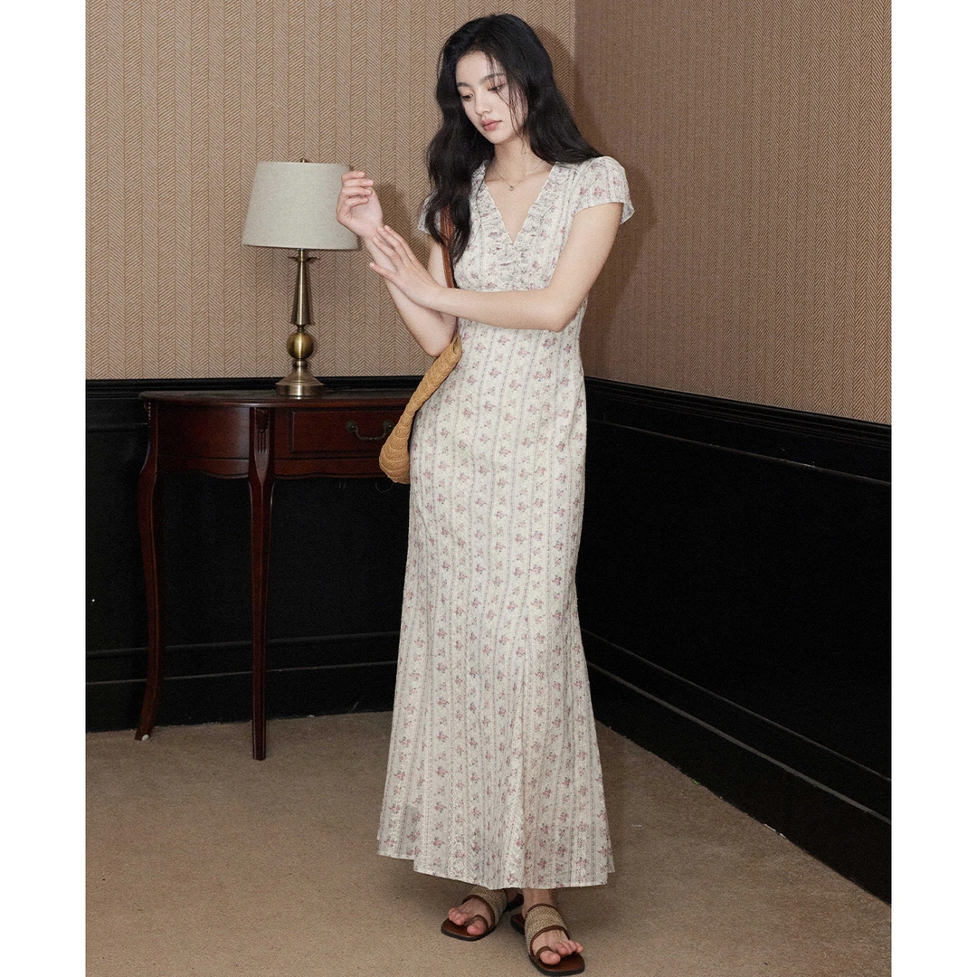 贰羊设计【乐之】复古v领刺绣碎花连衣裙女气质高级修身法式长裙