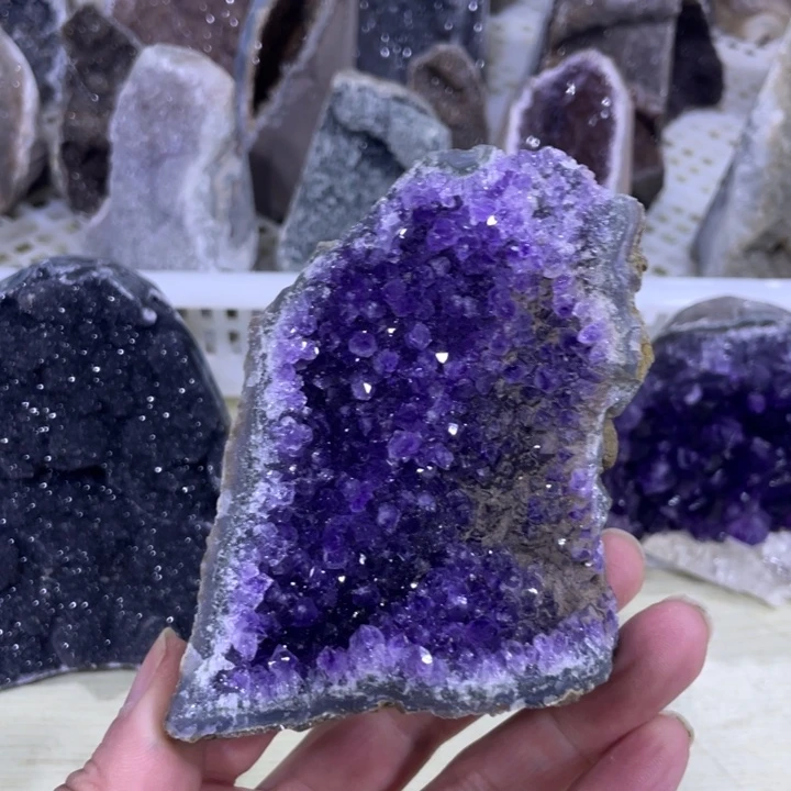 紫晶紫金洞未镶嵌