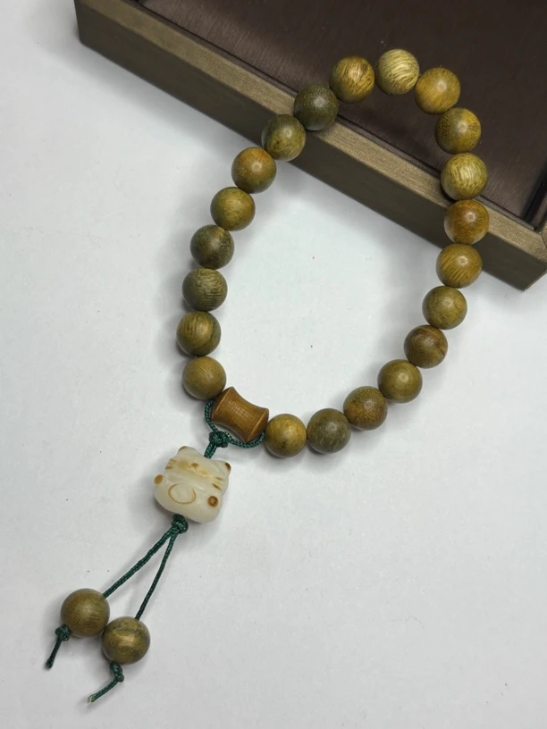 B76 绿檀配菩提小猫手串8mm