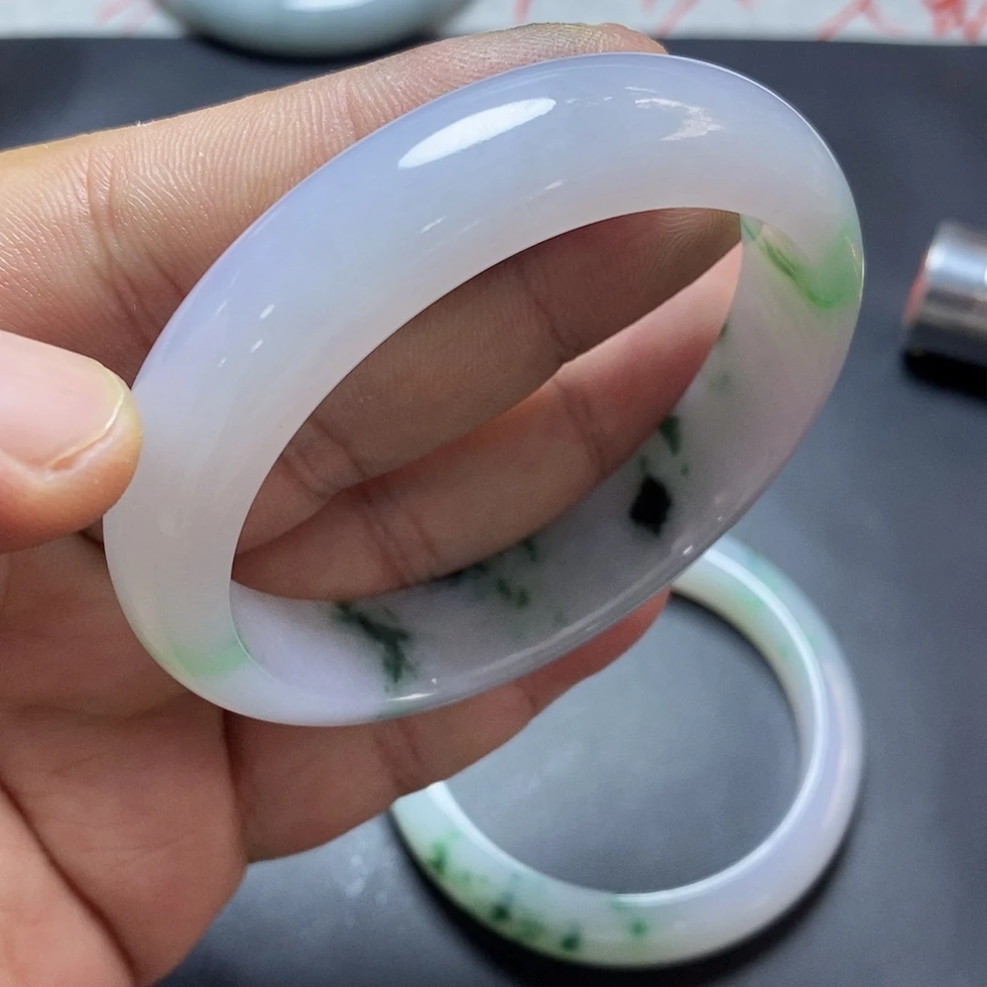 定制翡翠未镶嵌翡翠手镯