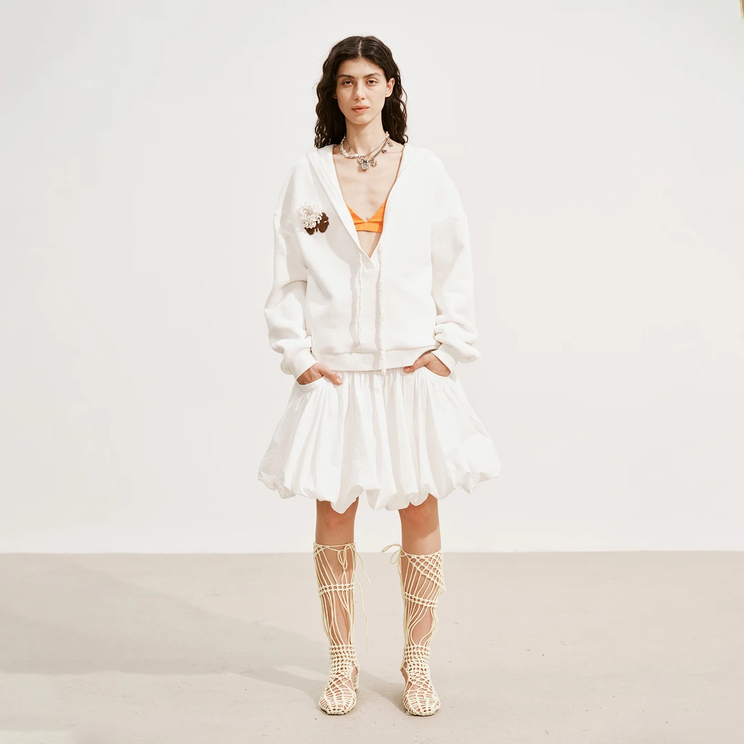 MEDIUM WELL手工花连帽深V领卫衣