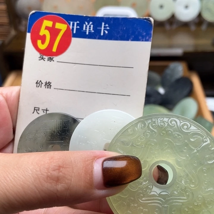 未镶嵌蛇纹石玉挂件何***思