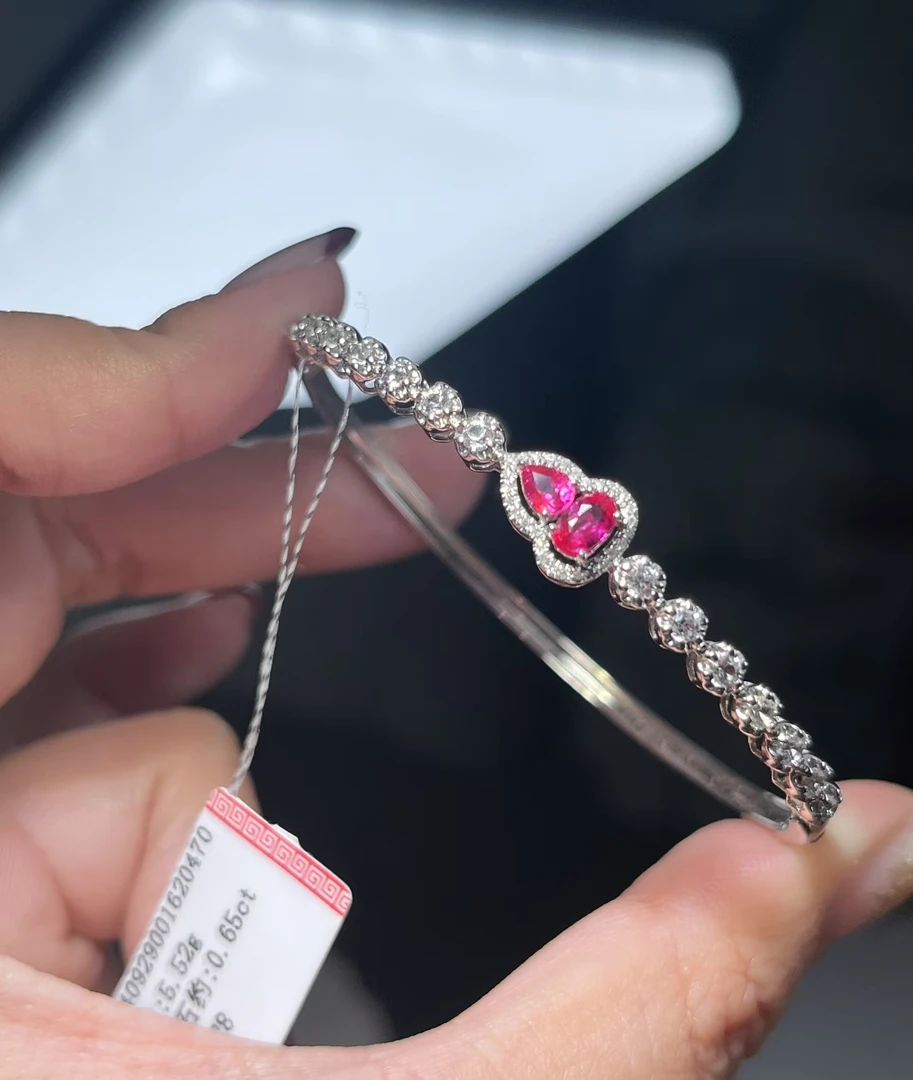 18K金镶嵌红宝石手镯