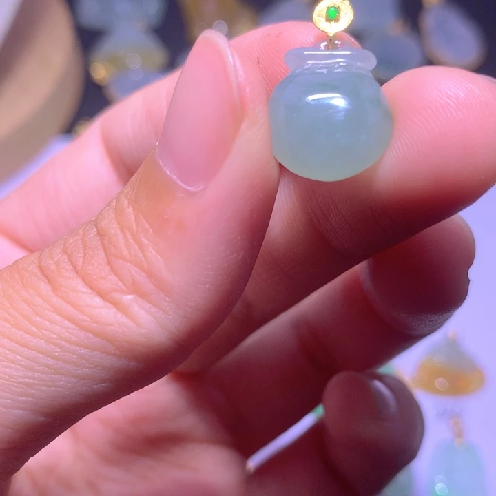 颈饰18K金镶嵌翡翠翡翠