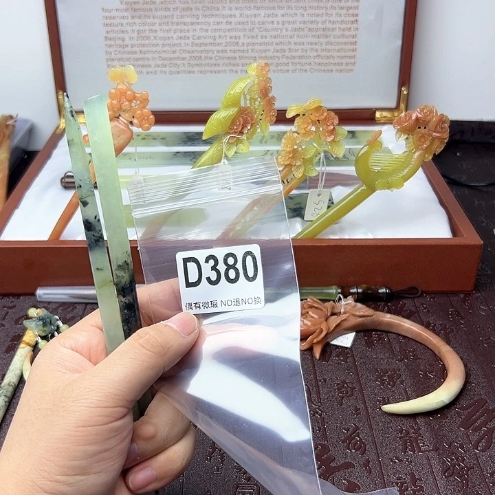 蛇纹石玉发饰合金兰