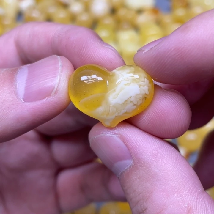 蜜蜡未镶嵌珠宝奇石