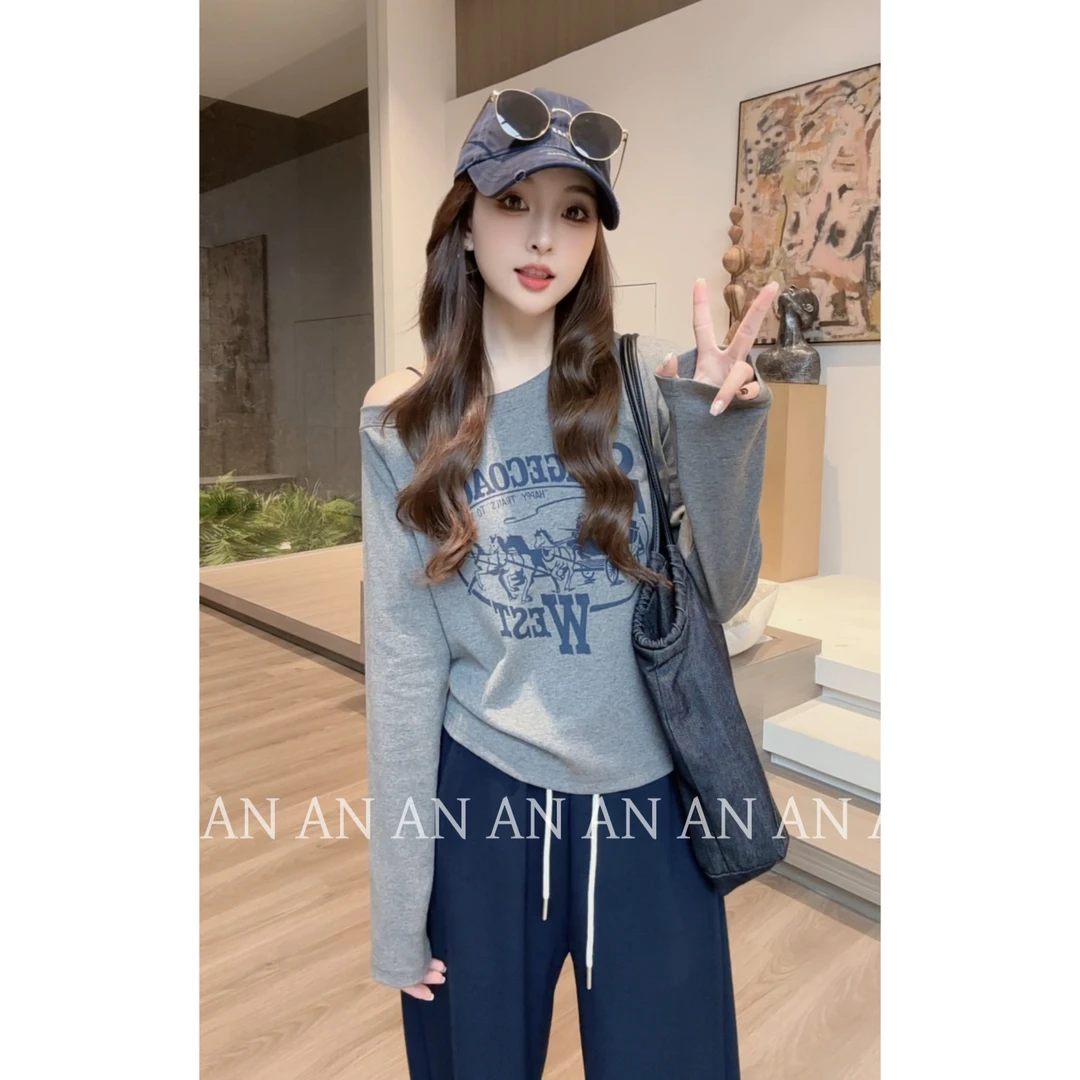 C08120初秋新款美式复古别致洋气修身马车字母斜领露肩T恤