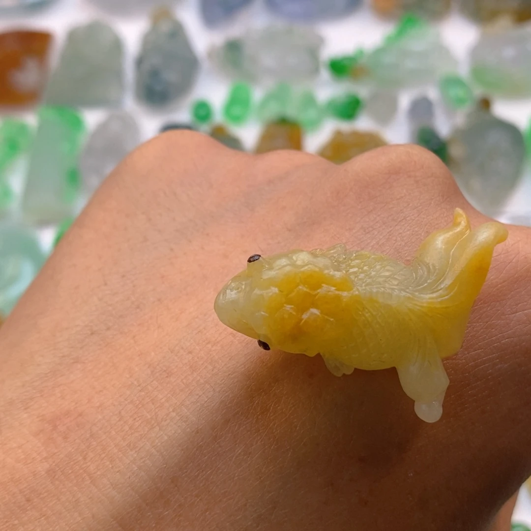 定制翡翠未镶嵌金鱼