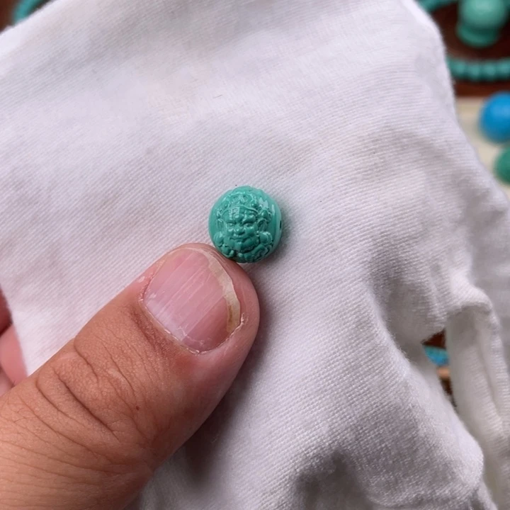 直径11绿色黄财神珠子