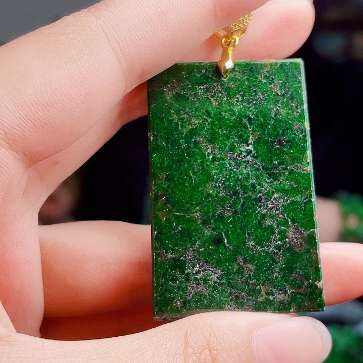 翡翠未镶嵌颈饰多样性