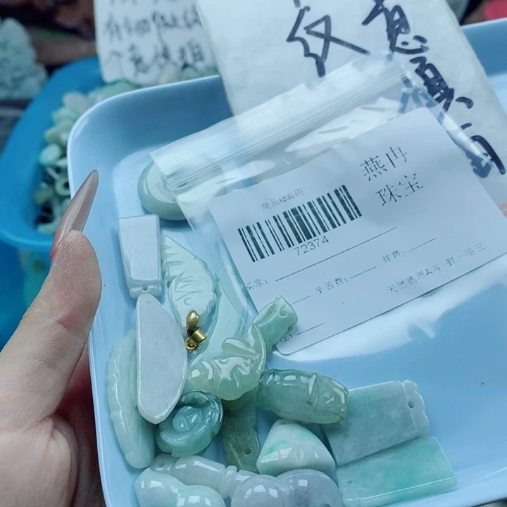 翡翠未镶嵌颈饰翡翠