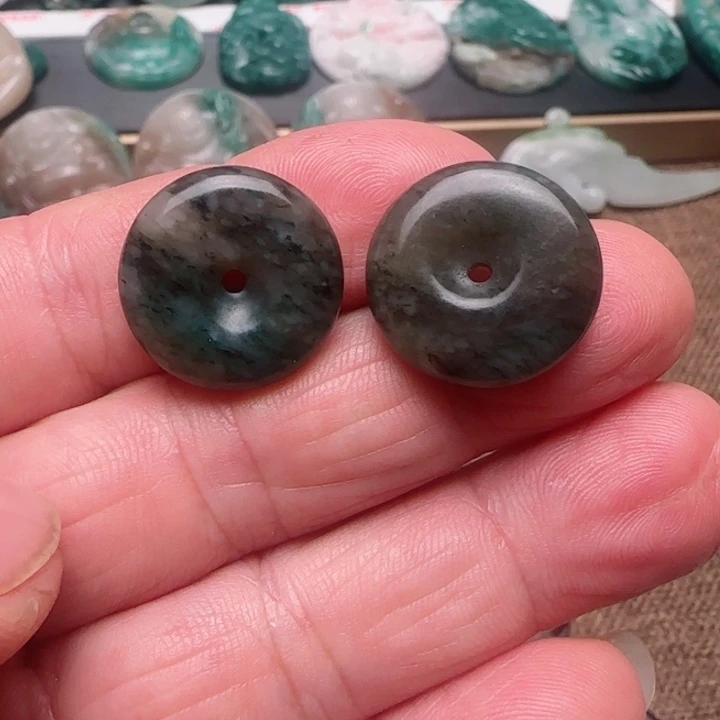 独山玉未镶嵌颈饰