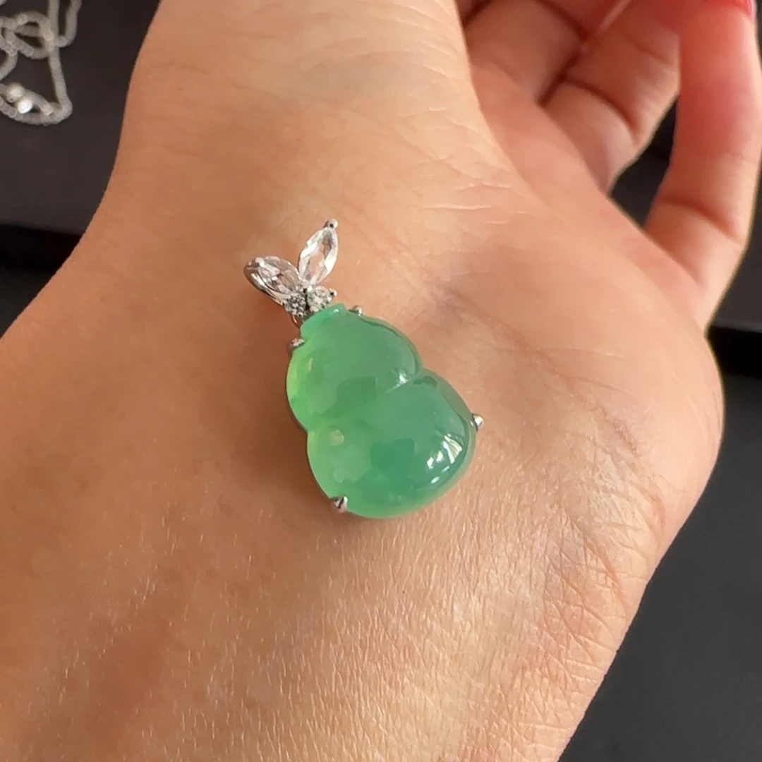 翡翠颈饰18K金镶嵌葫芦