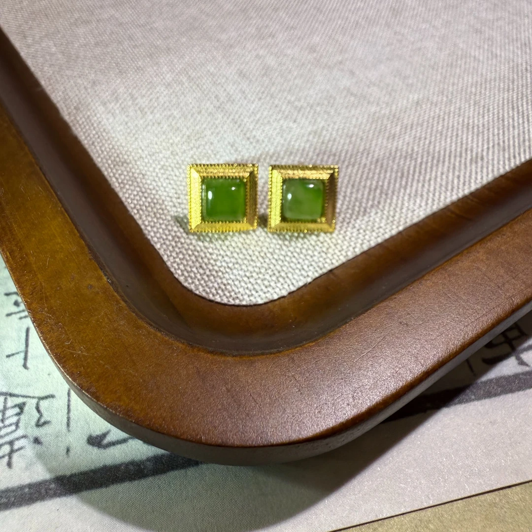 天然和田玉碧玉苹果绿耳钉复古时尚气质百搭耳饰S925银镶金色