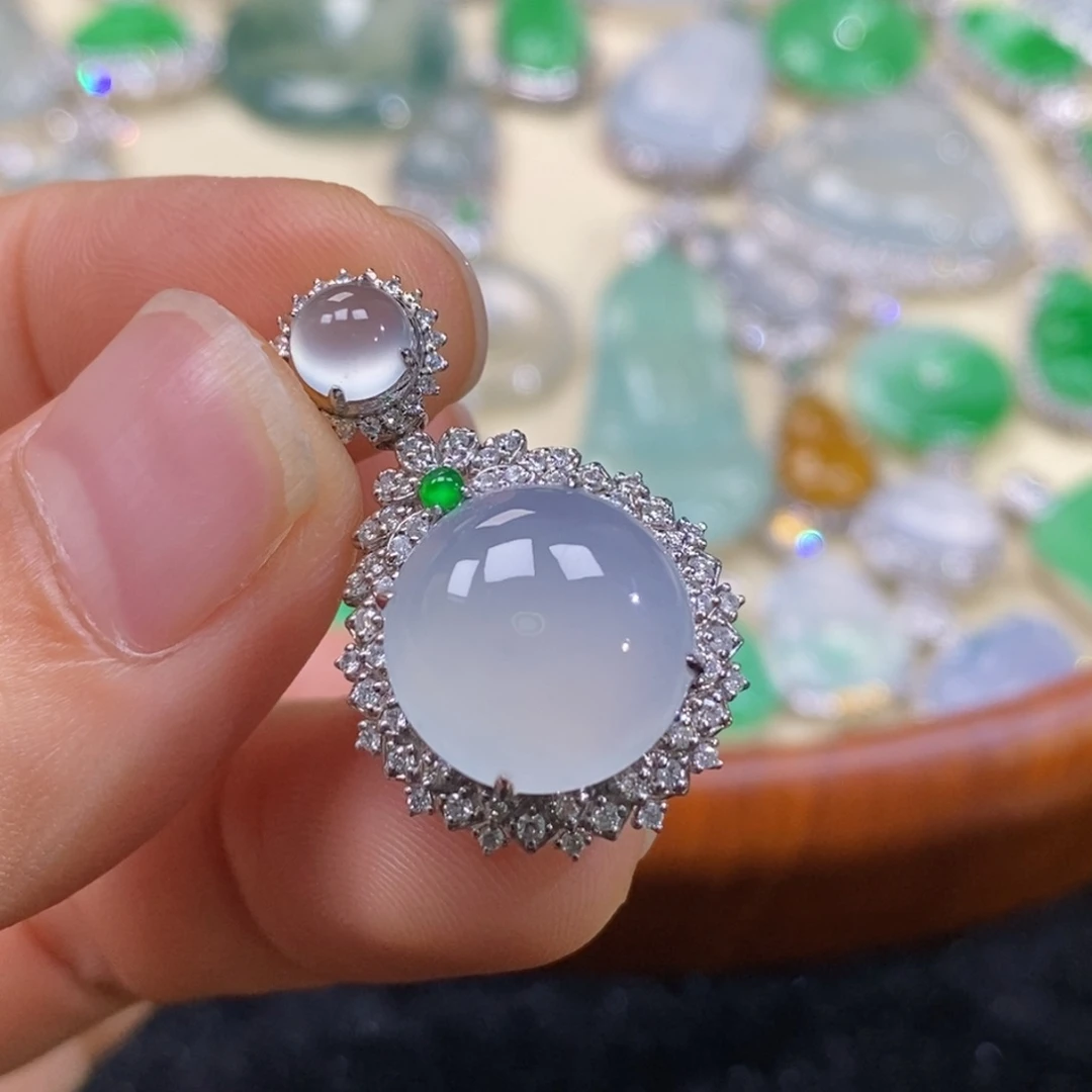 翡翠18K金镶嵌吊坠(赠链)