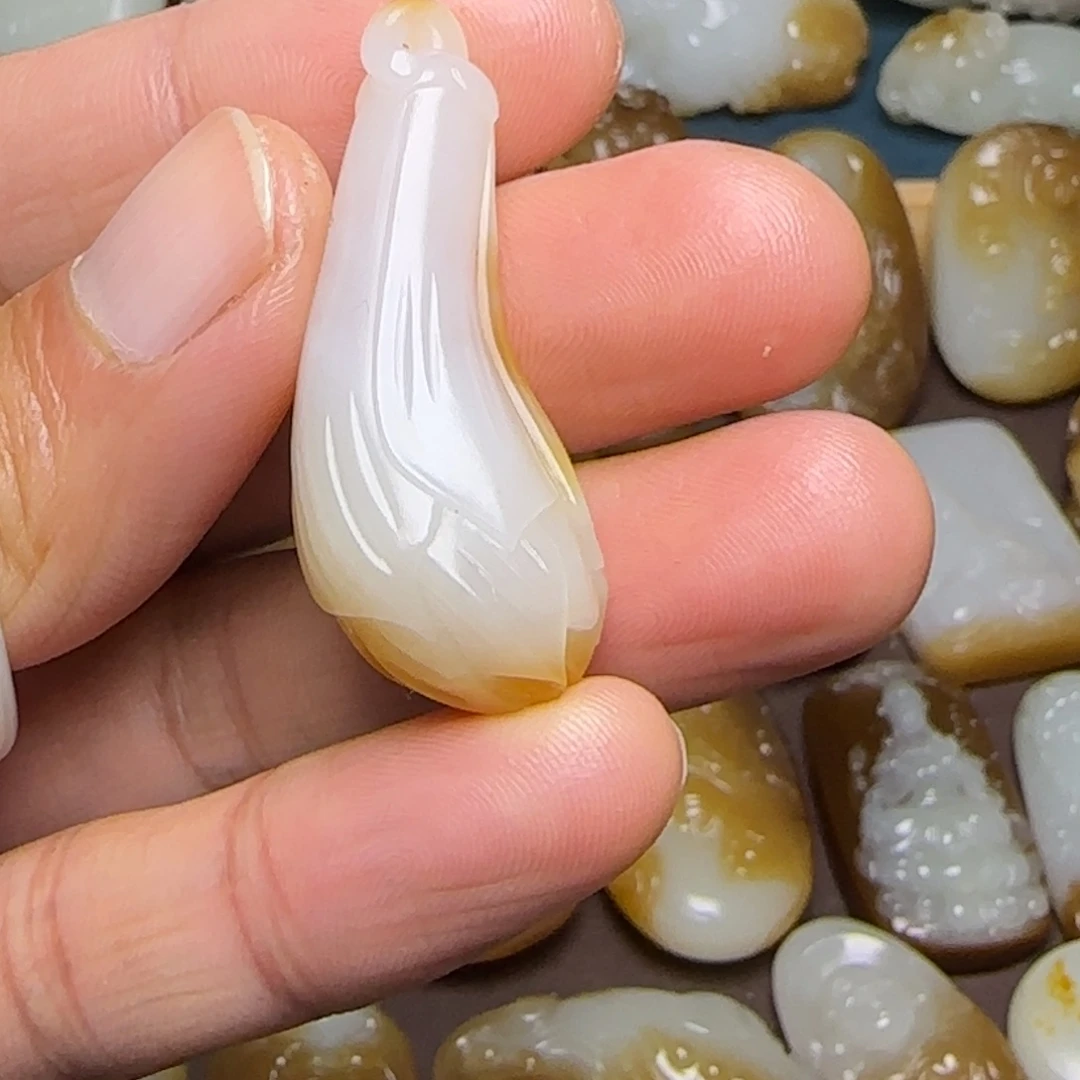 和田玉（糖玉）未镶嵌颈饰