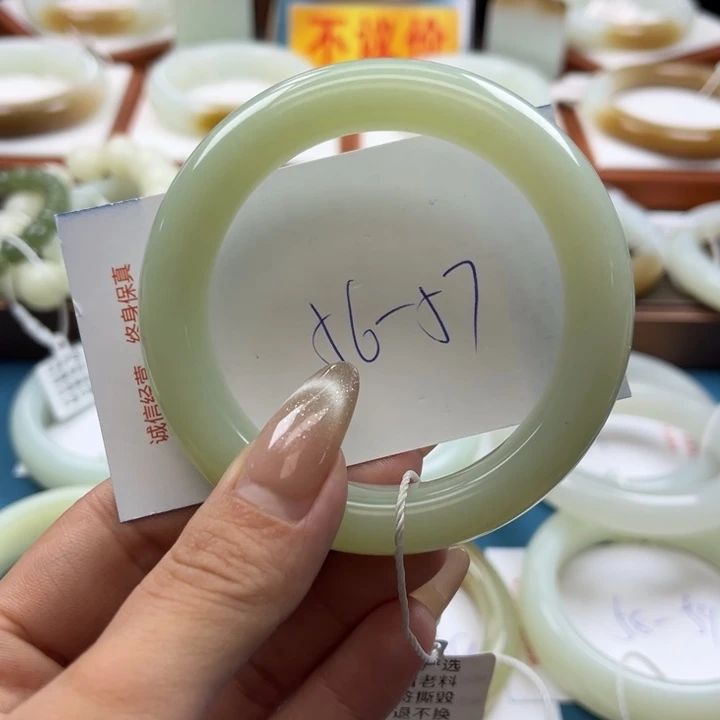 和田玉手镯未镶嵌