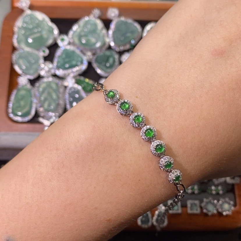 【闪购商品】翡翠未镶嵌颈饰睡**觉天然