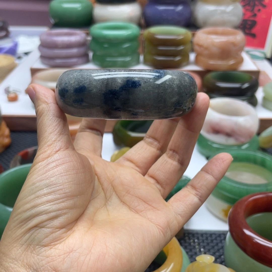 石英岩玉未镶嵌手镯
