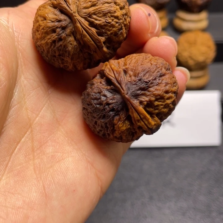 文玩核桃吊坠F狮头元宝37