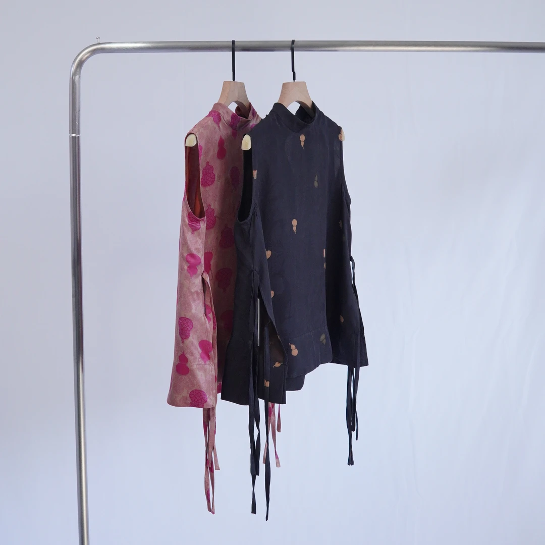 浔象丝绸立领飘带小背心上衣