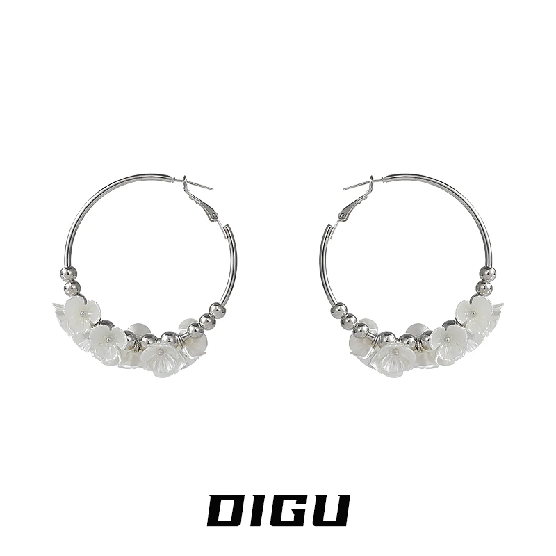 嘀咕家 铜合金亚克力耳饰 复古花朵耳圈气质花花串珠耳环轻奢耳饰