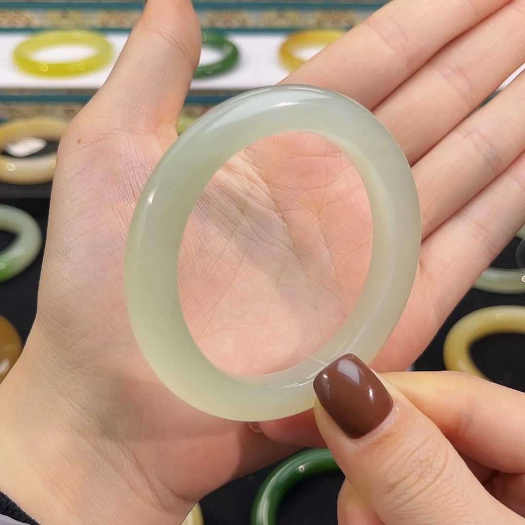 未镶嵌手镯和田玉-荧光 高冰晴