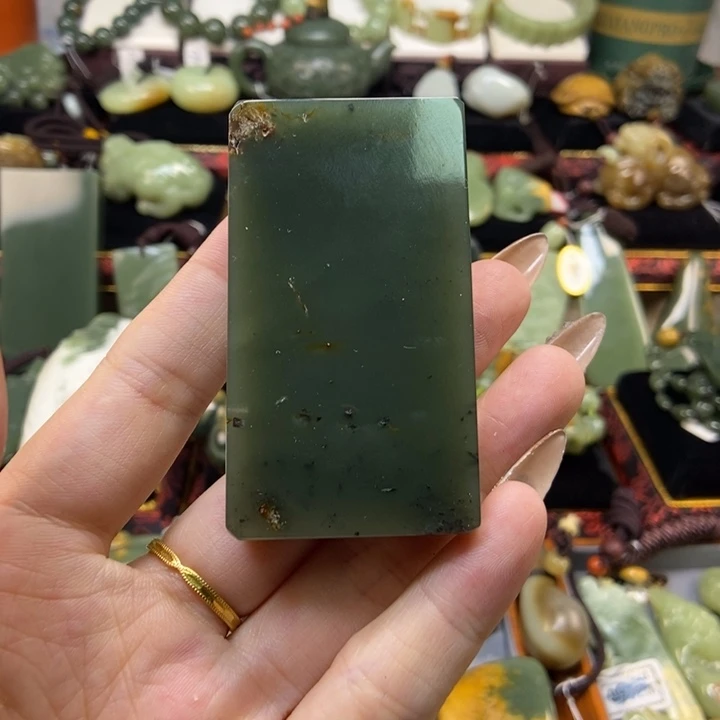 未镶嵌岫岩河磨玉（透闪石质玉）把件